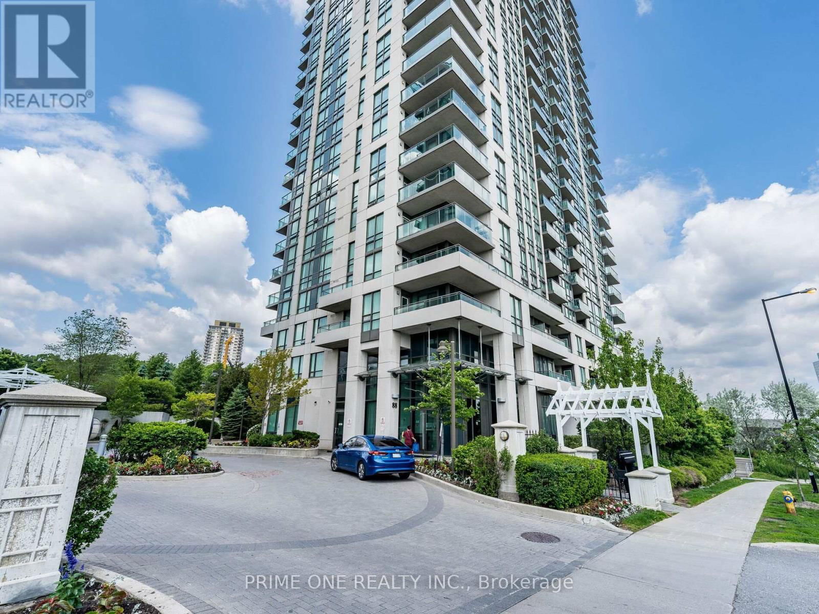 2902 - 88 GRANGEWAY AVENUE Image 2