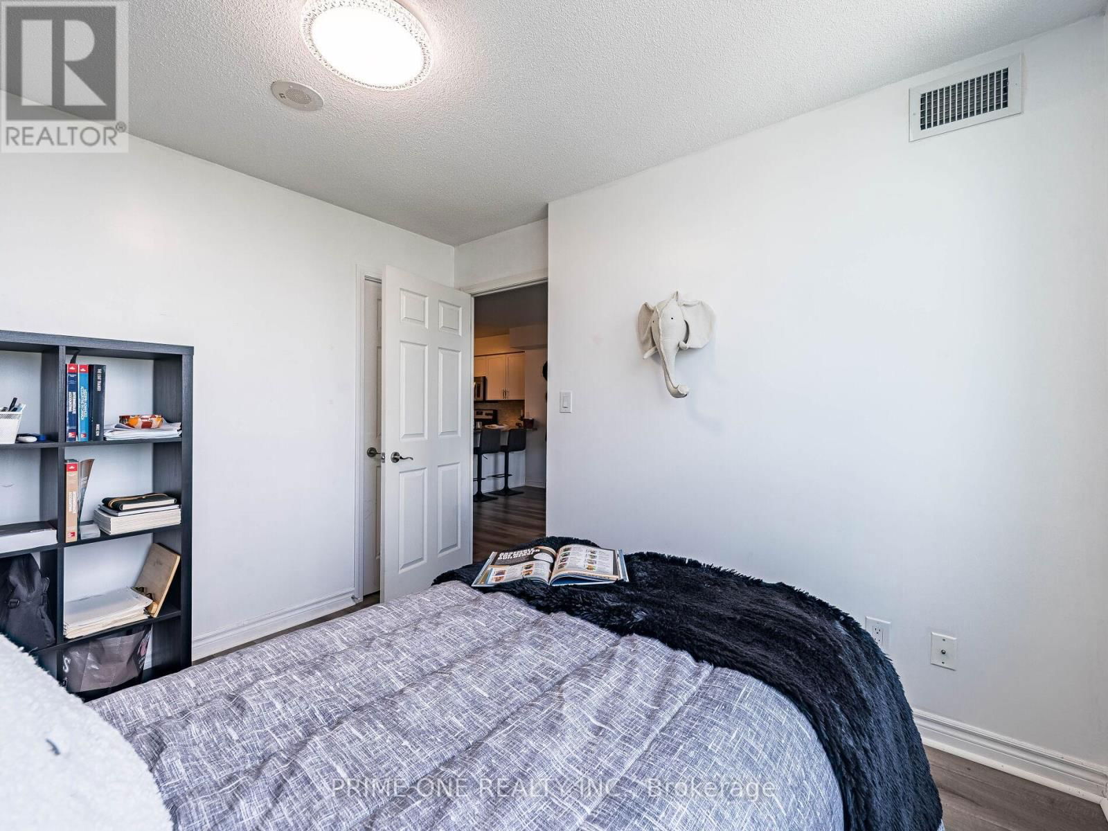 2902 - 88 GRANGEWAY AVENUE Image 31
