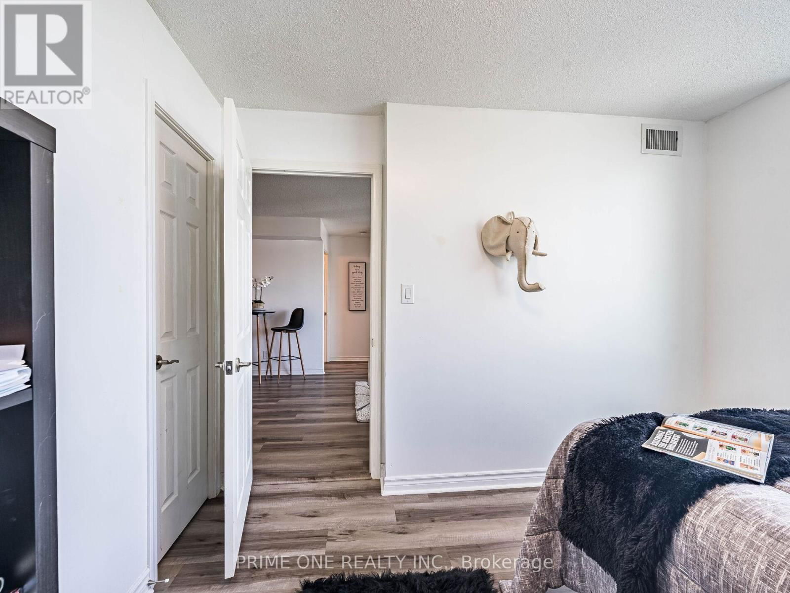 2902 - 88 GRANGEWAY AVENUE Image 32