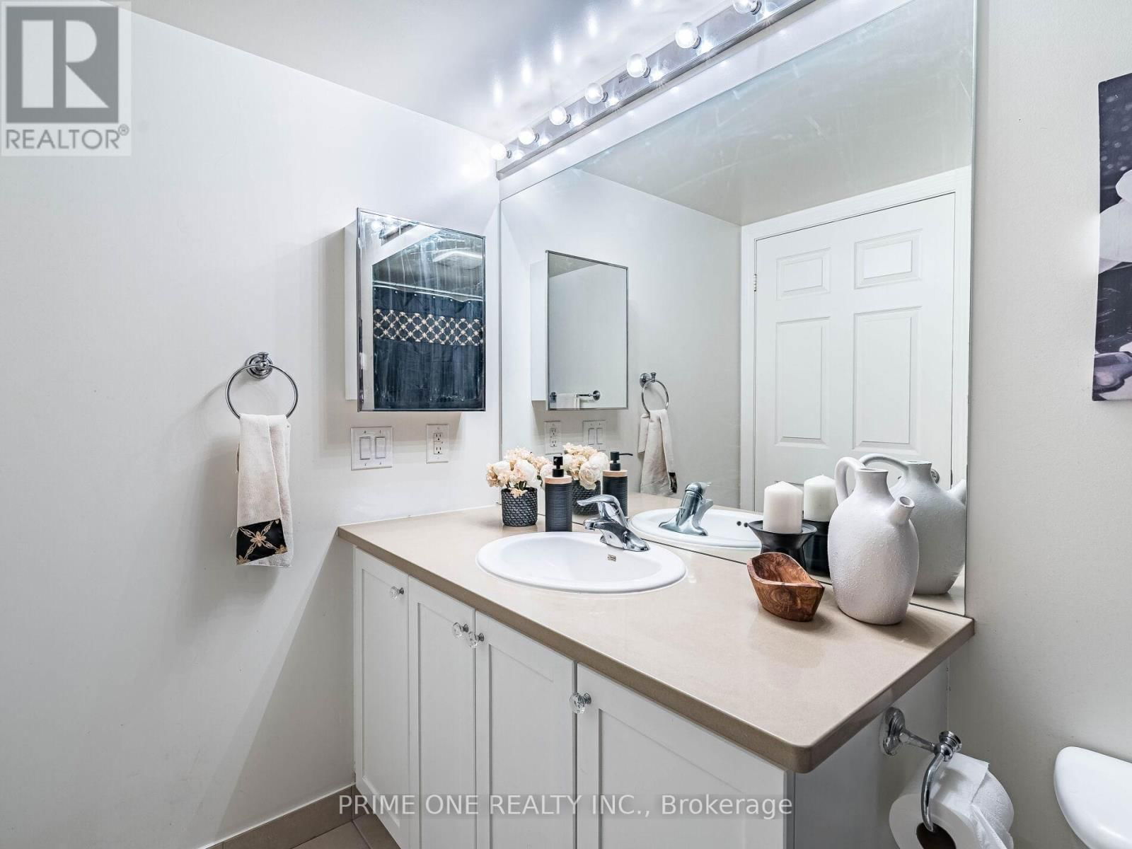 2902 - 88 GRANGEWAY AVENUE Image 35
