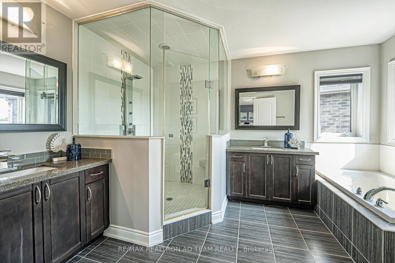 39 BEVERTON CRESCENT Image 24