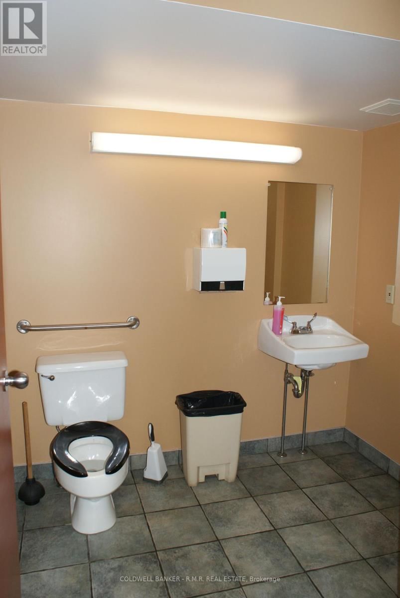 108 KING AVENUE WEST Image 11