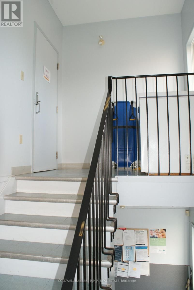 108 KING AVENUE WEST Image 12