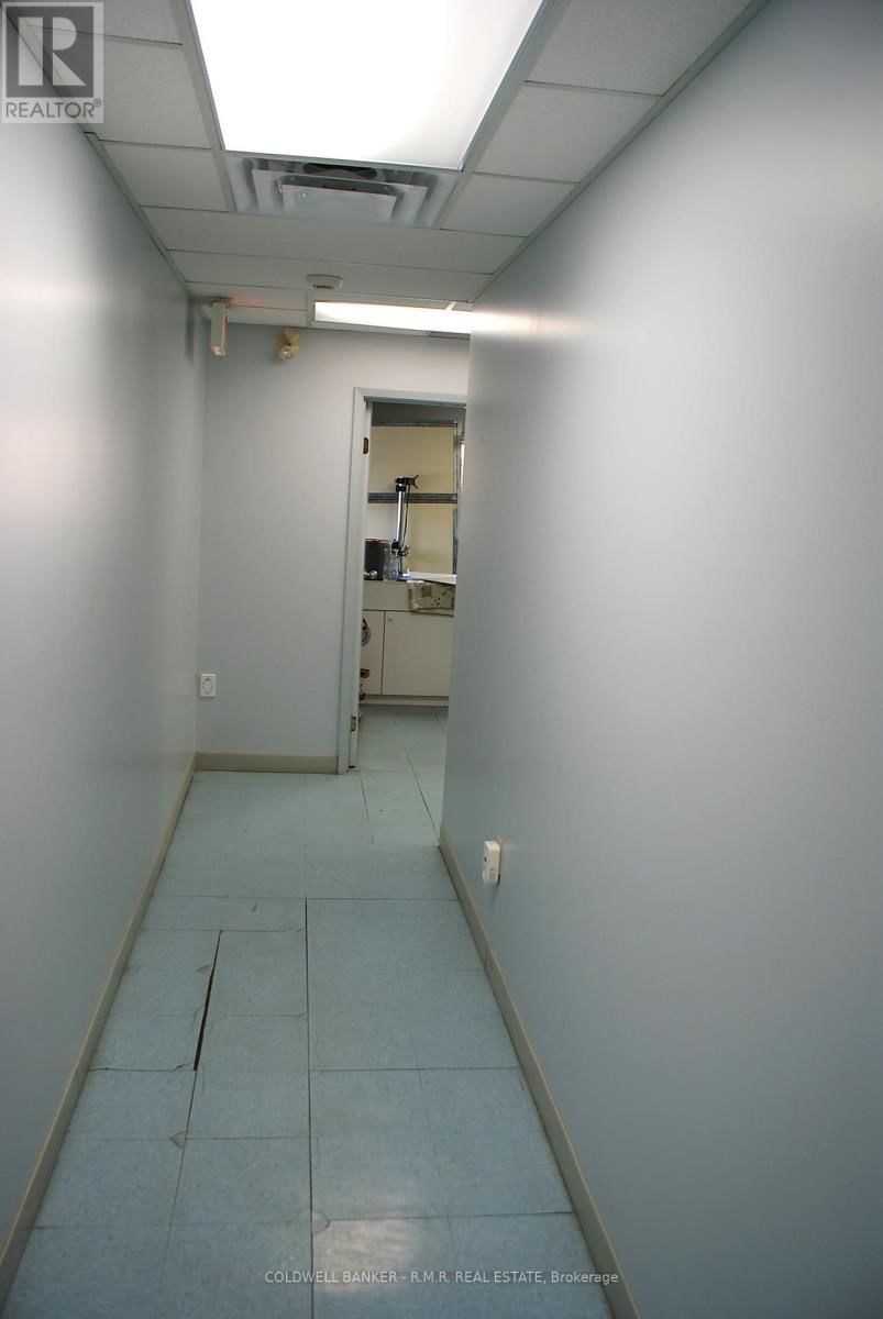 108 KING AVENUE WEST Image 13