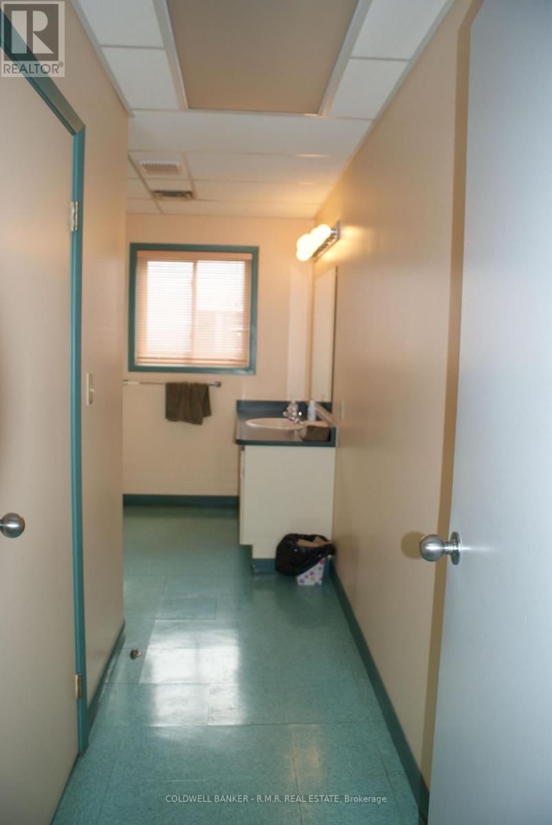 108 KING AVENUE WEST Image 15