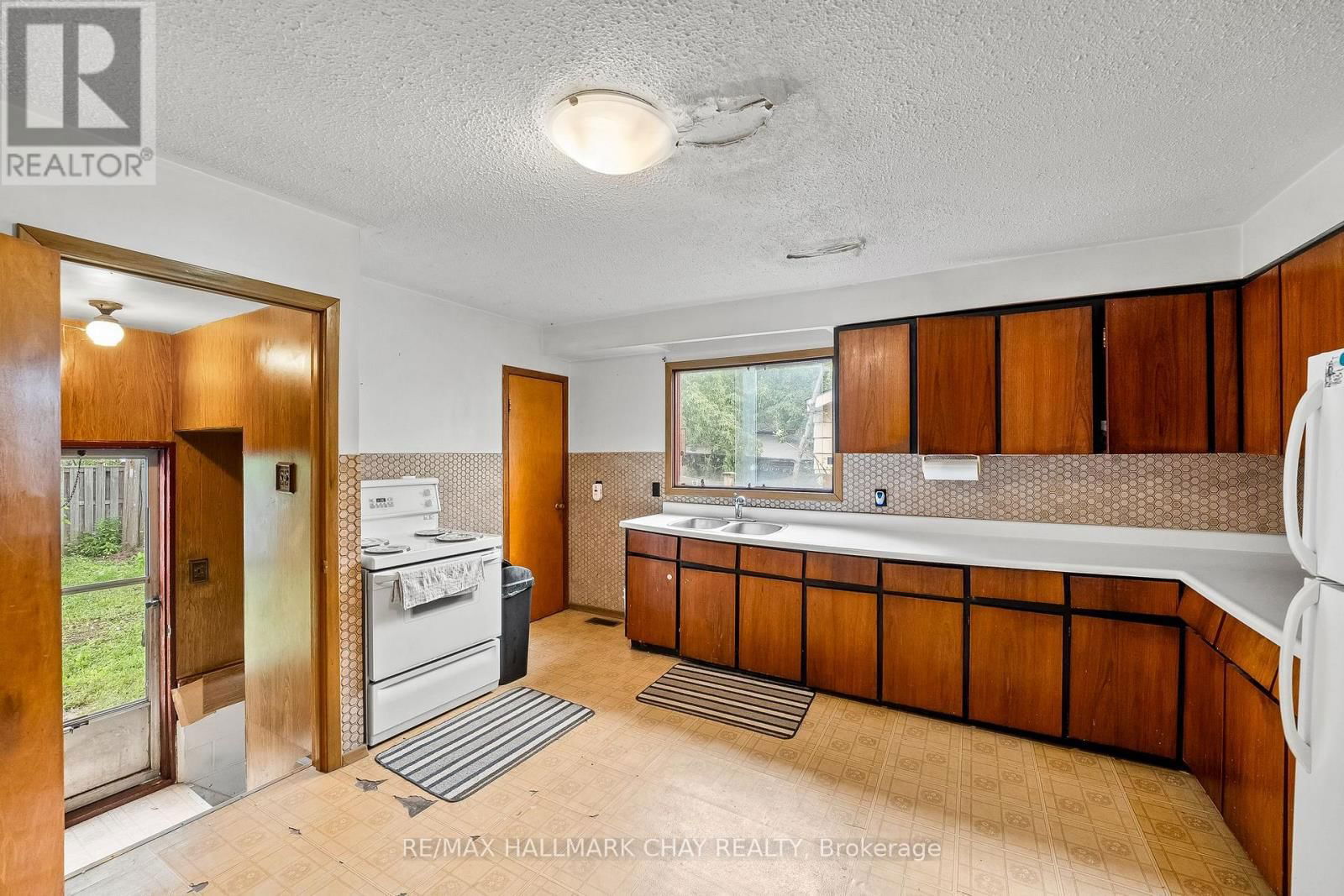 16 ELGIN STREET Image 13