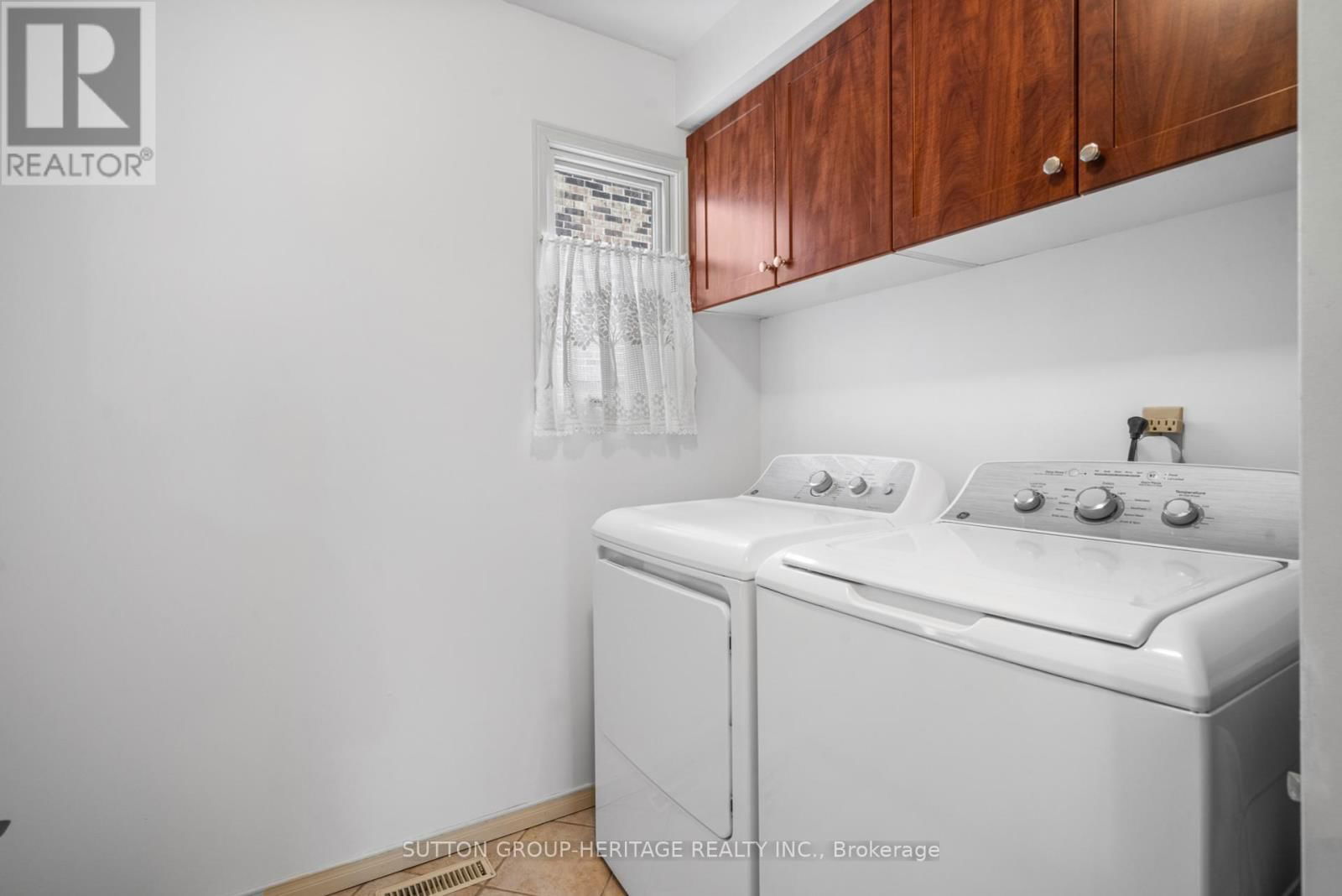 943 GABLEHURST CRESCENT Image 15