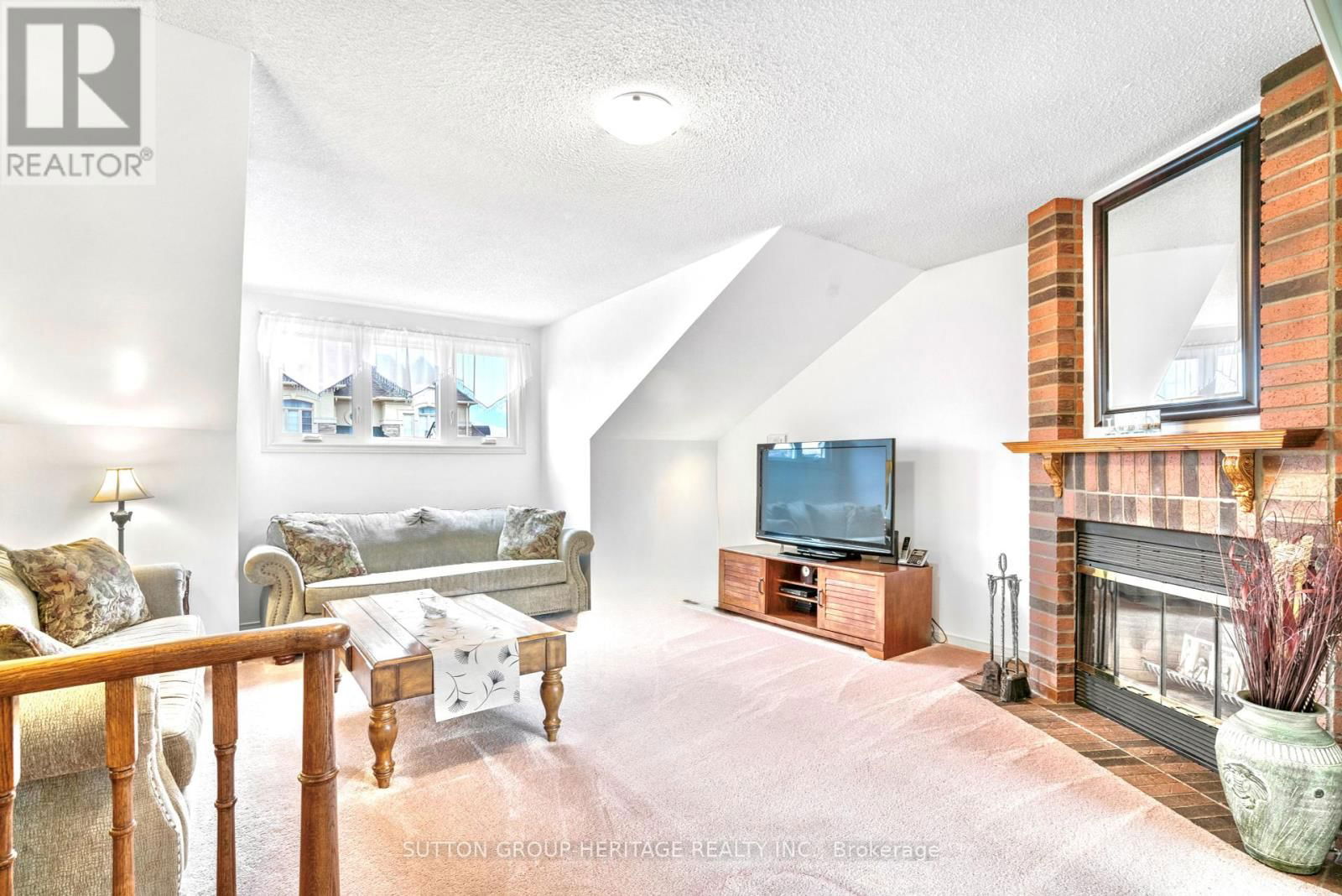 943 GABLEHURST CRESCENT Image 7