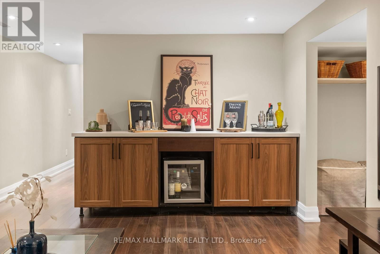 2 WICHEY ROAD Image 23