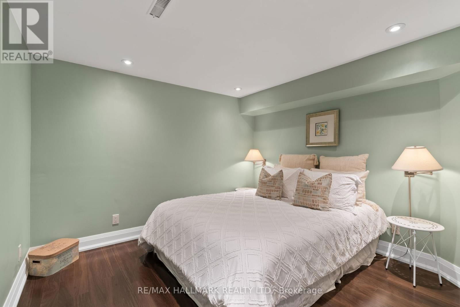 2 WICHEY ROAD Image 25