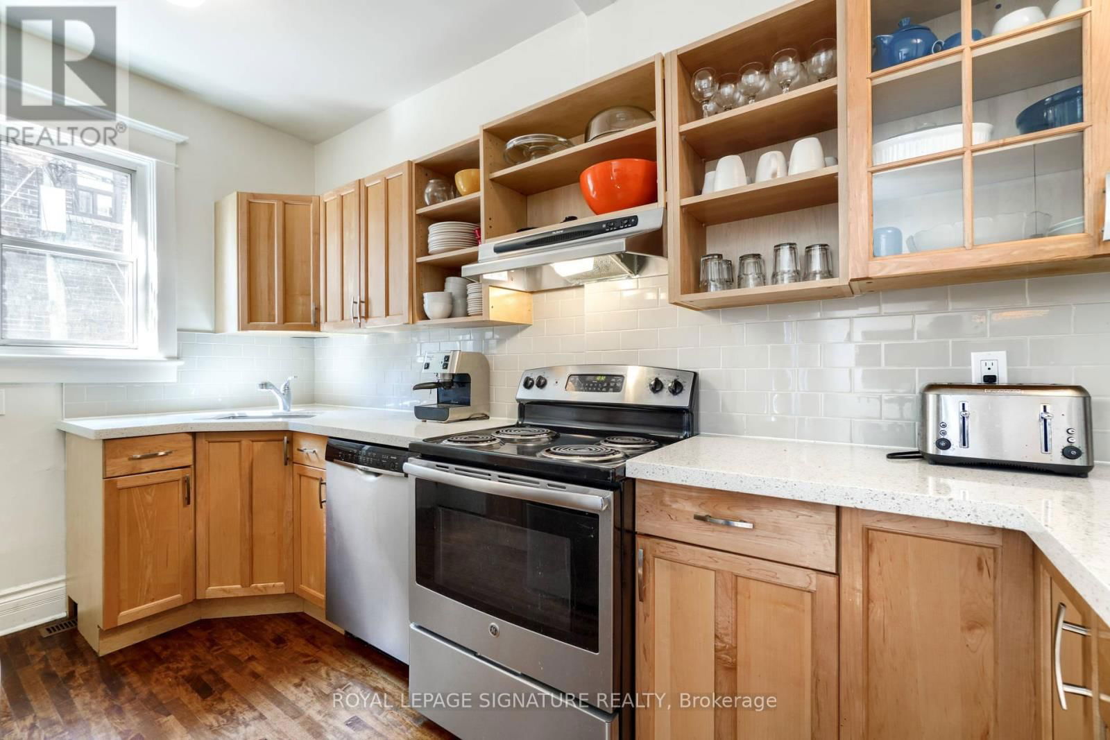 53 BROWNING AVENUE Image 9