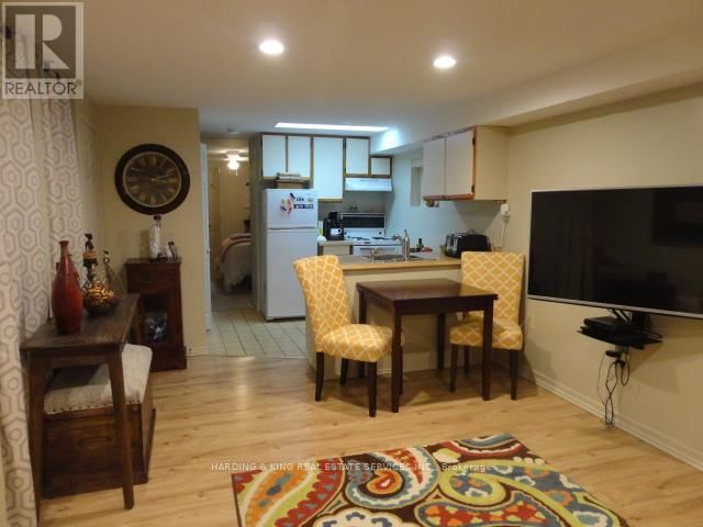 37 CONNAUGHT AVENUE Image 24