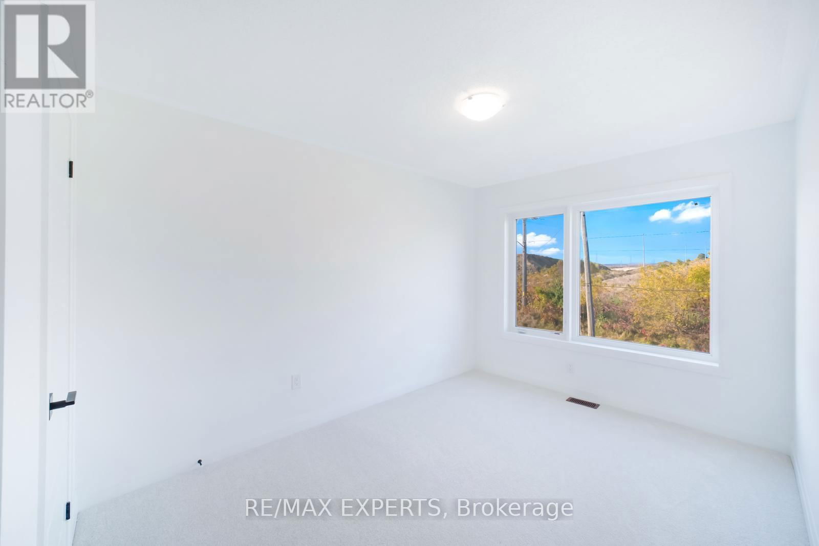 793 CONLIN ROAD EAST Image 22