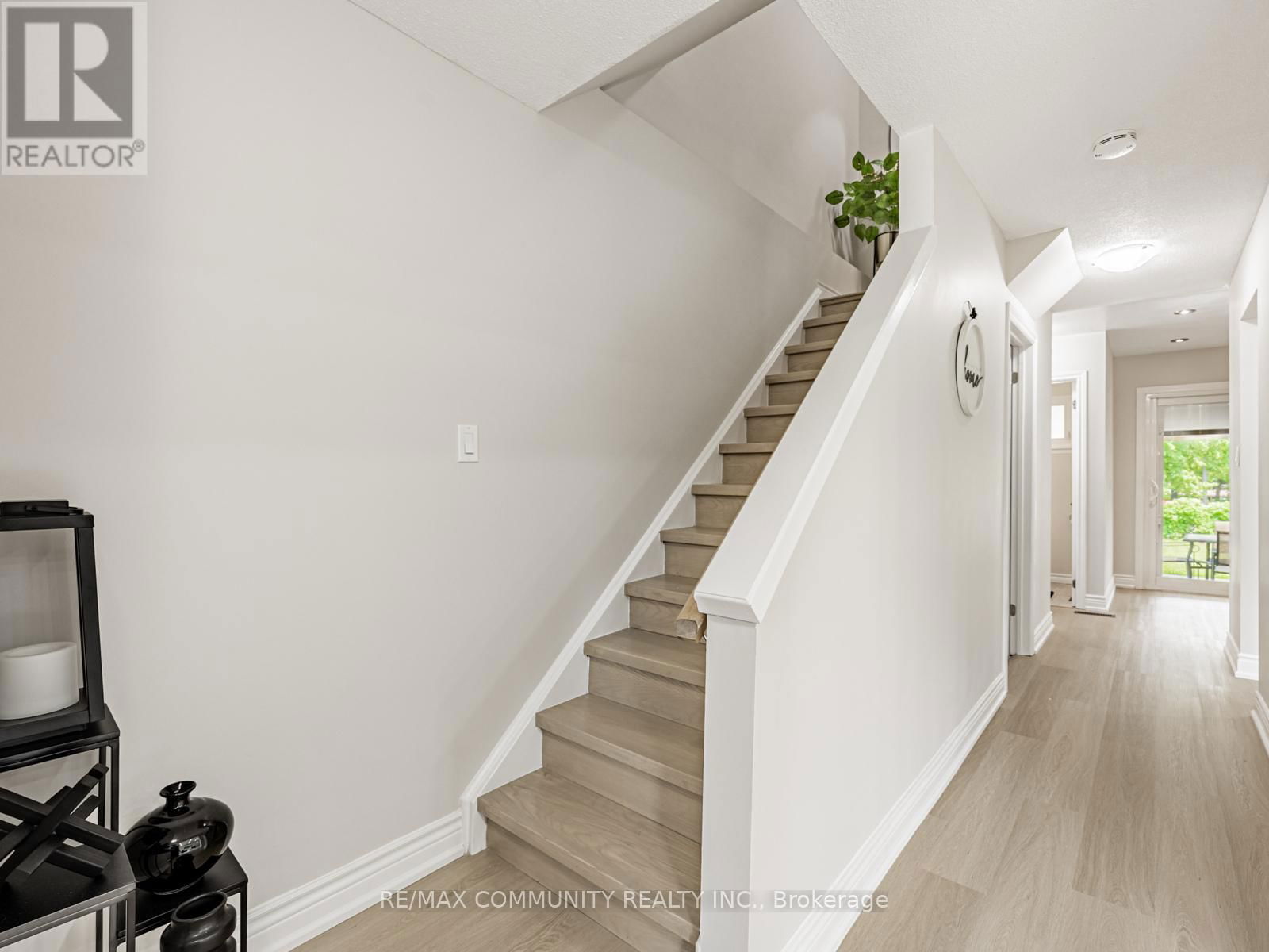 87 LOWRY SQUARE Image 14