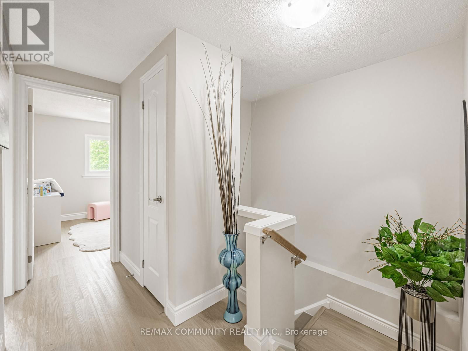 87 LOWRY SQUARE Image 15