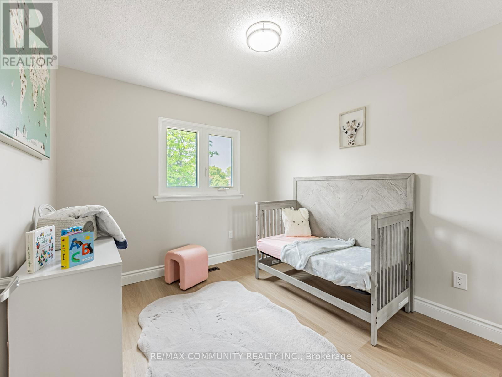 87 LOWRY SQUARE Image 16