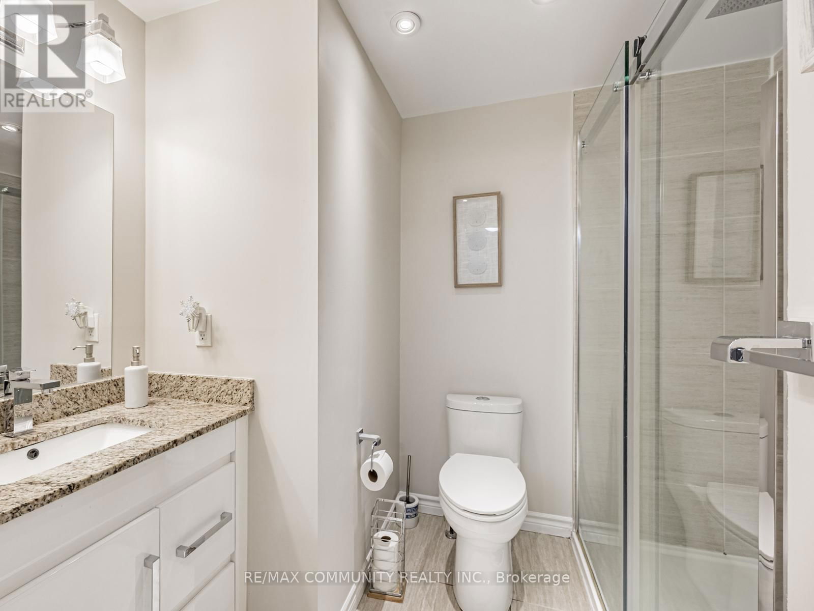 87 LOWRY SQUARE Image 18