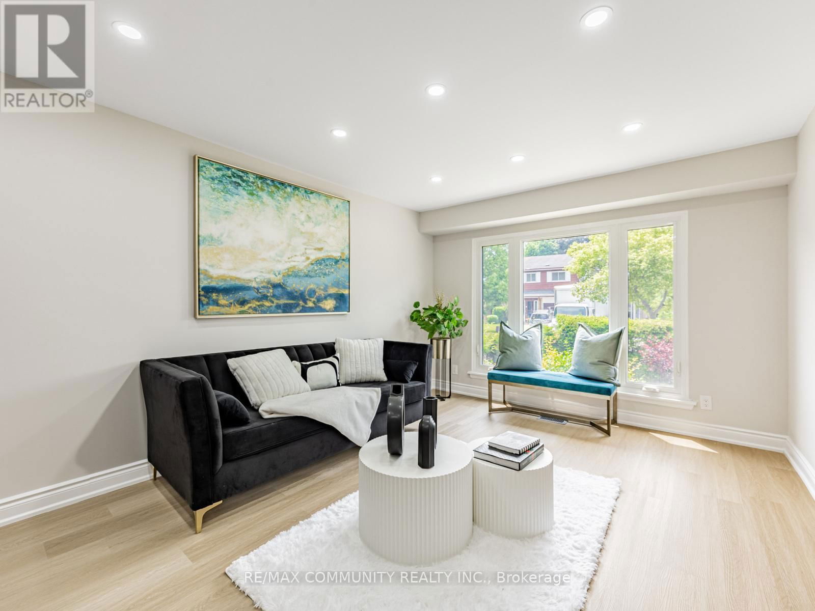 87 LOWRY SQUARE Image 5