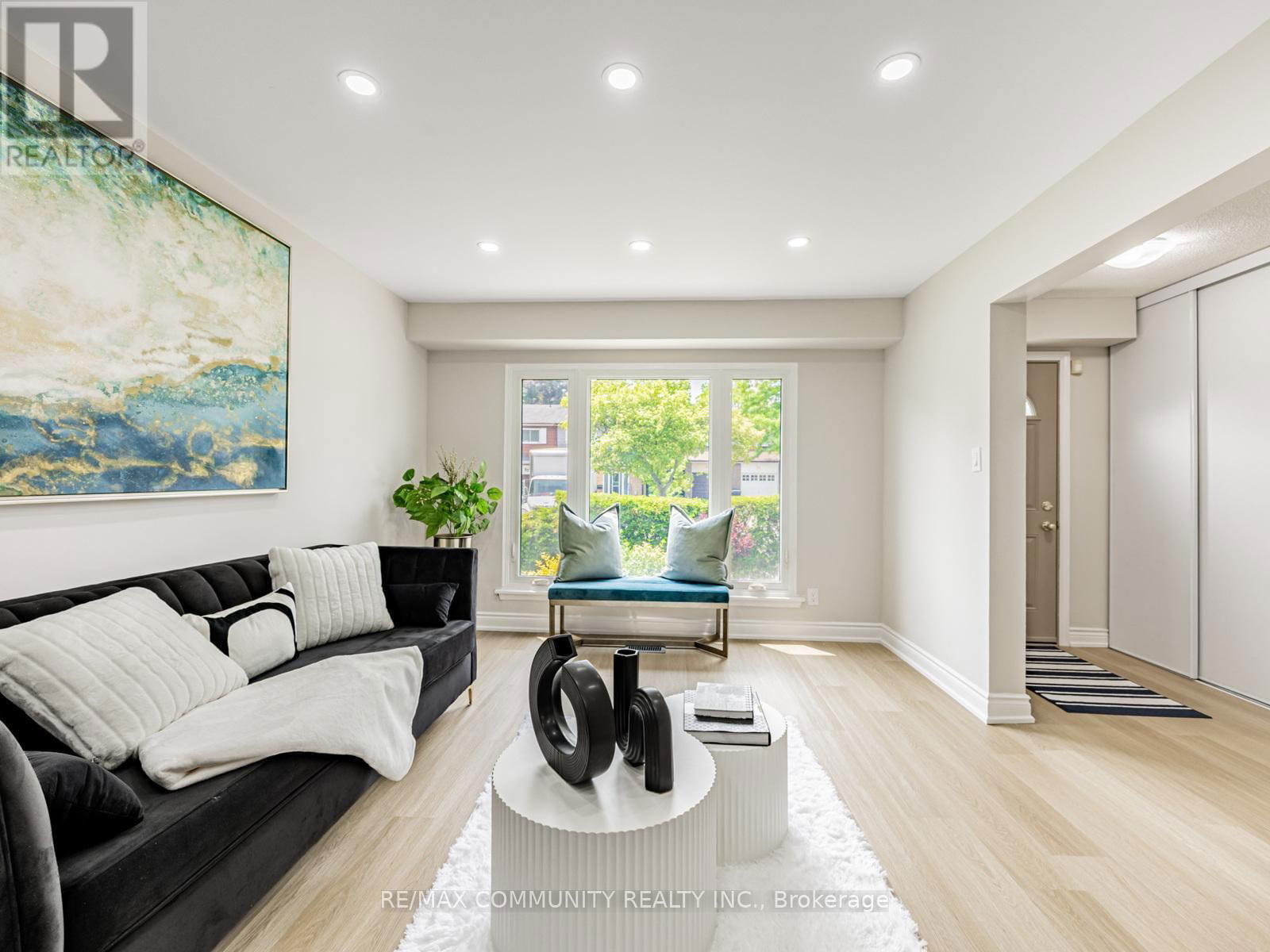 87 LOWRY SQUARE Image 6