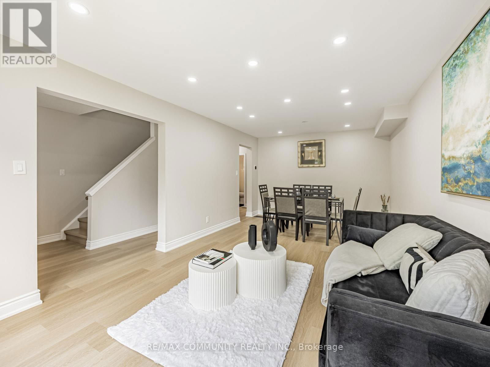 87 LOWRY SQUARE Image 7