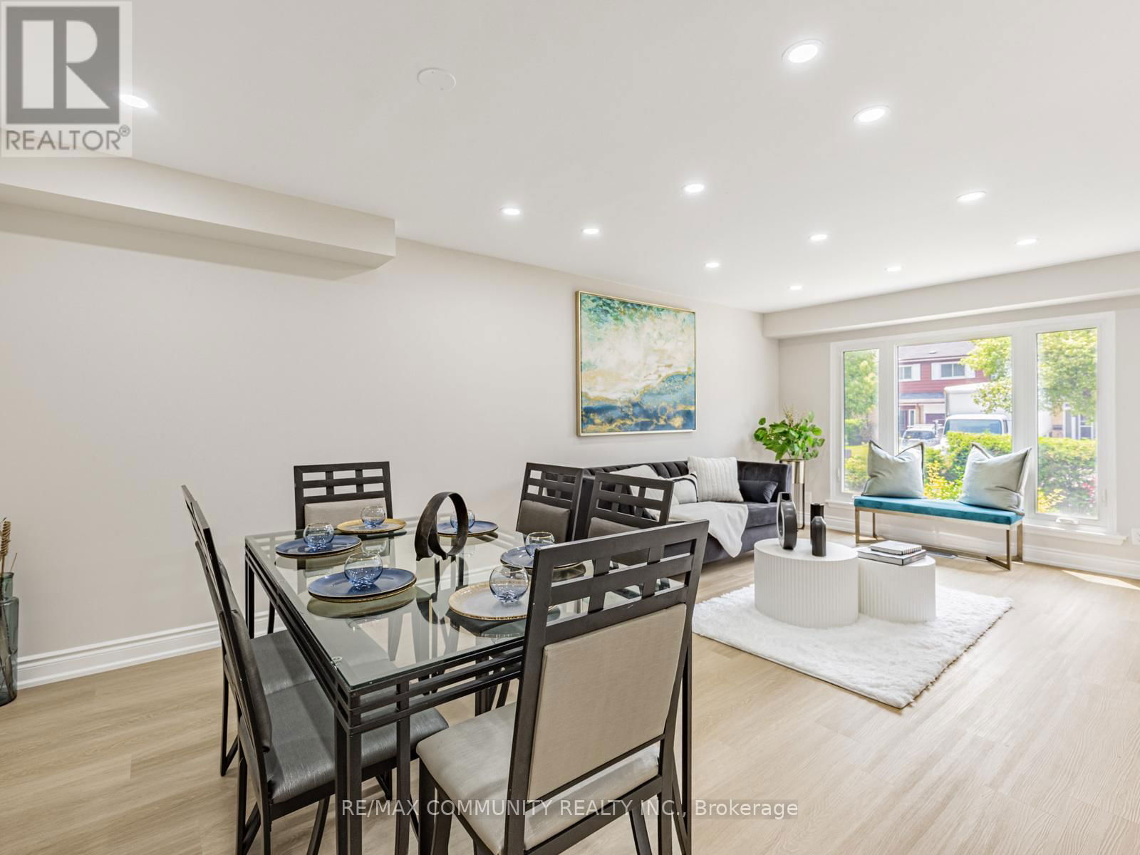 87 LOWRY SQUARE Image 8