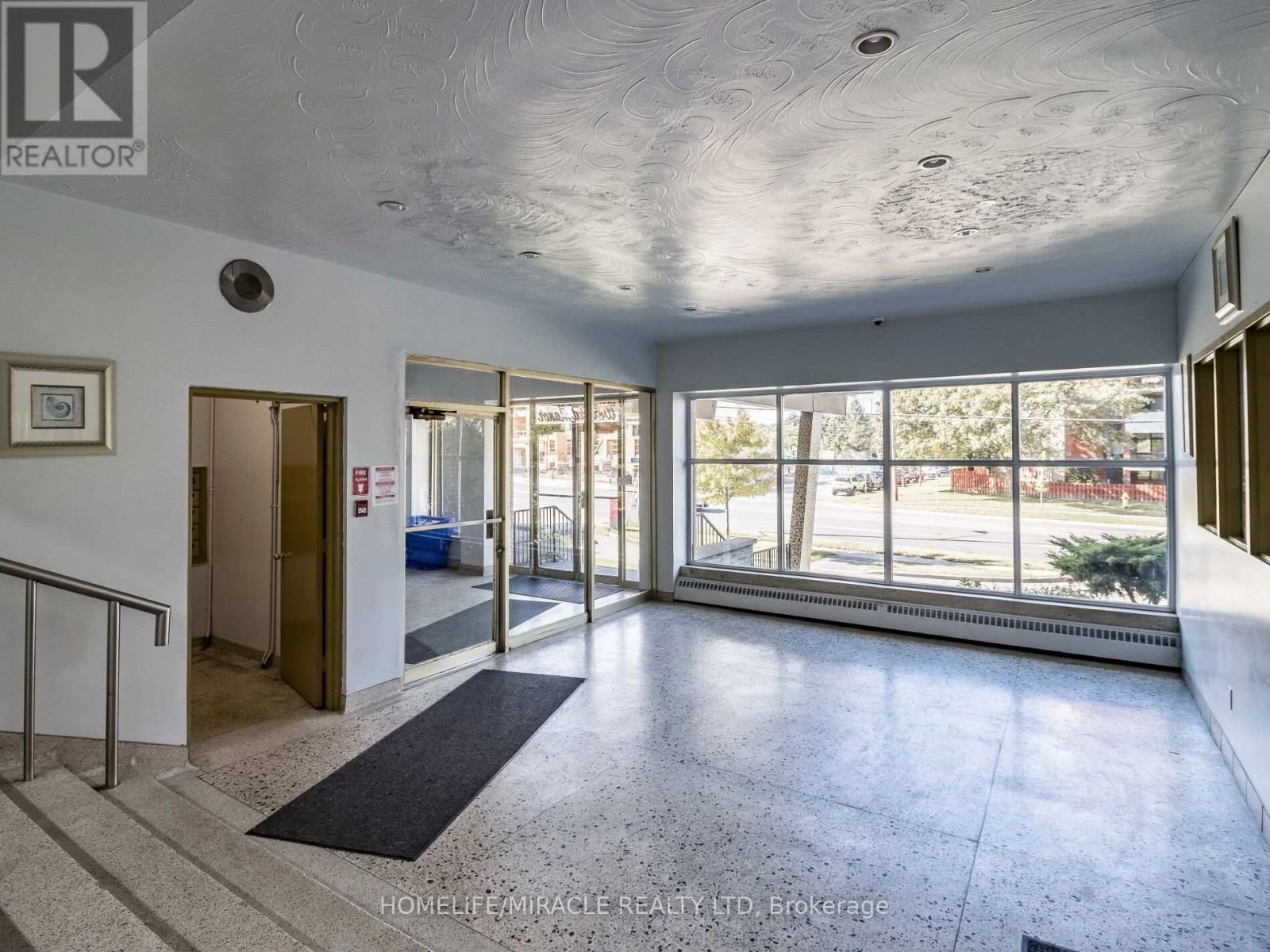 305 - 1651 VICTORIA PK AVENUE Image 25
