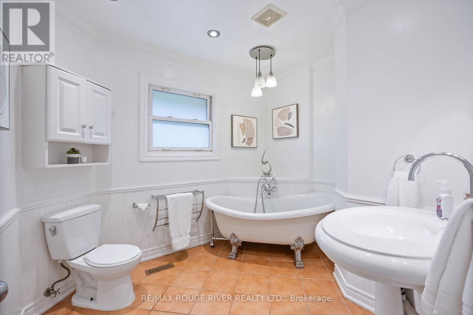 716 HILLCREST ROAD Image 22