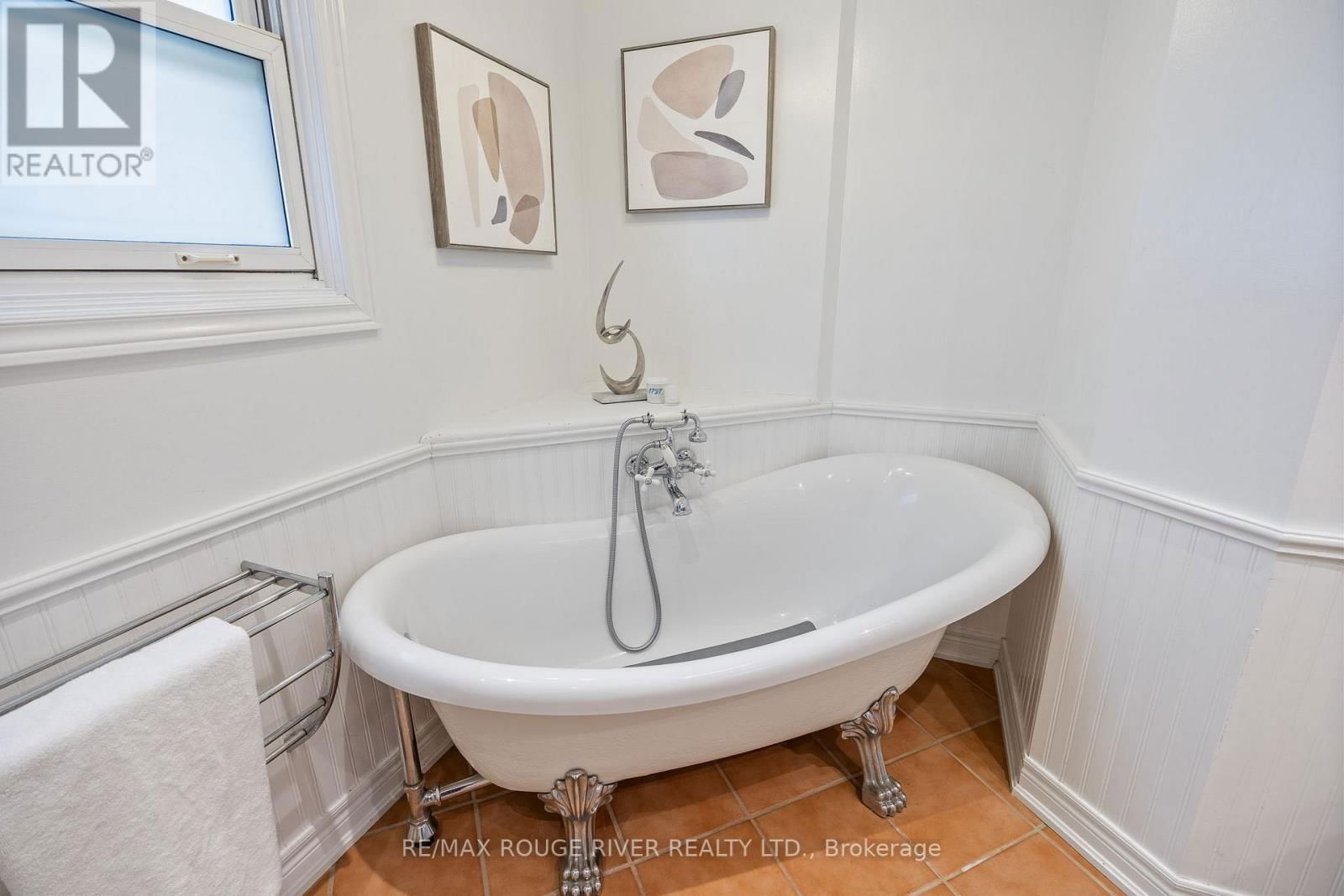 716 HILLCREST ROAD Image 23