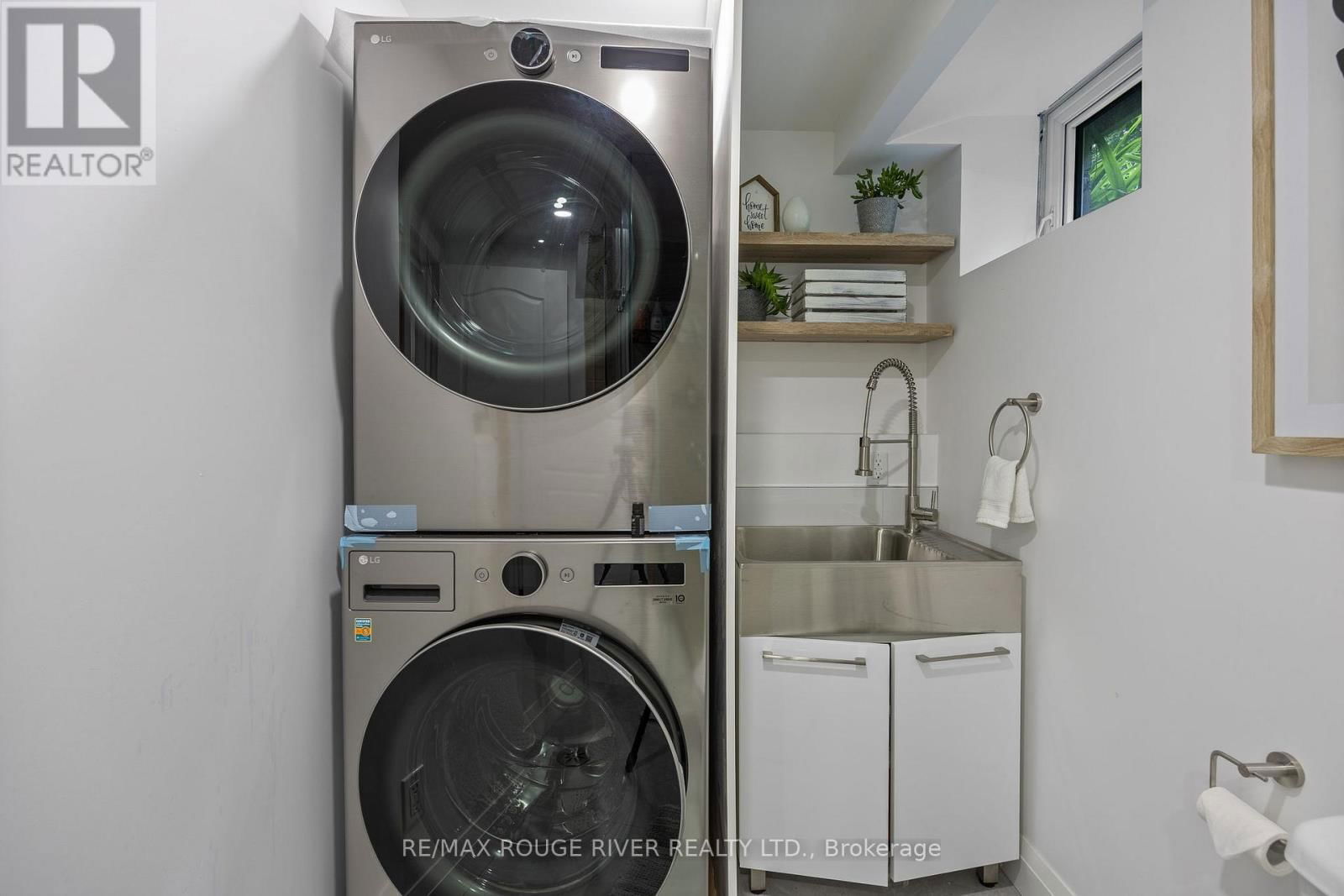 716 HILLCREST ROAD Image 31