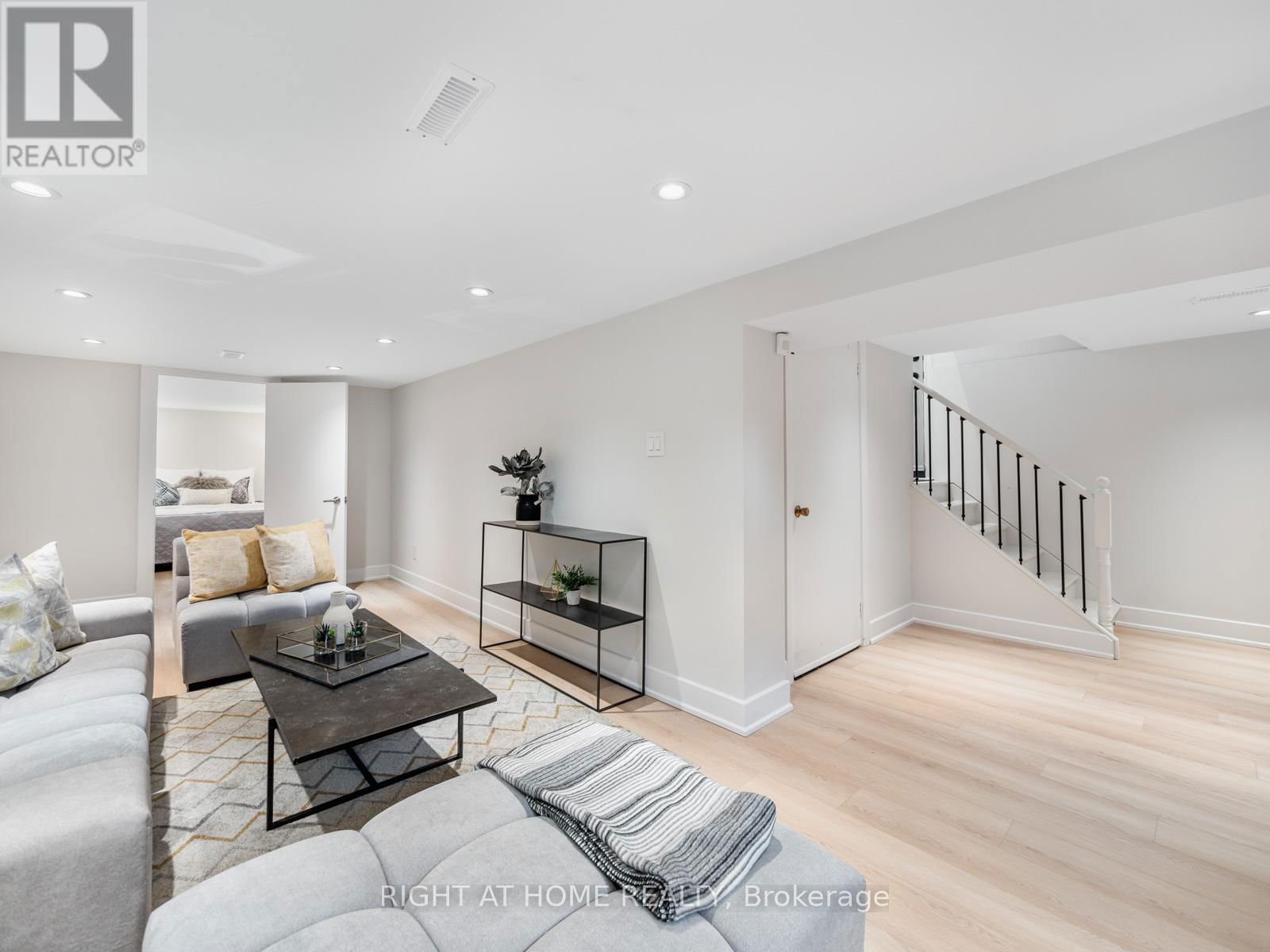 49 AMSTERDAM AVENUE Image 37