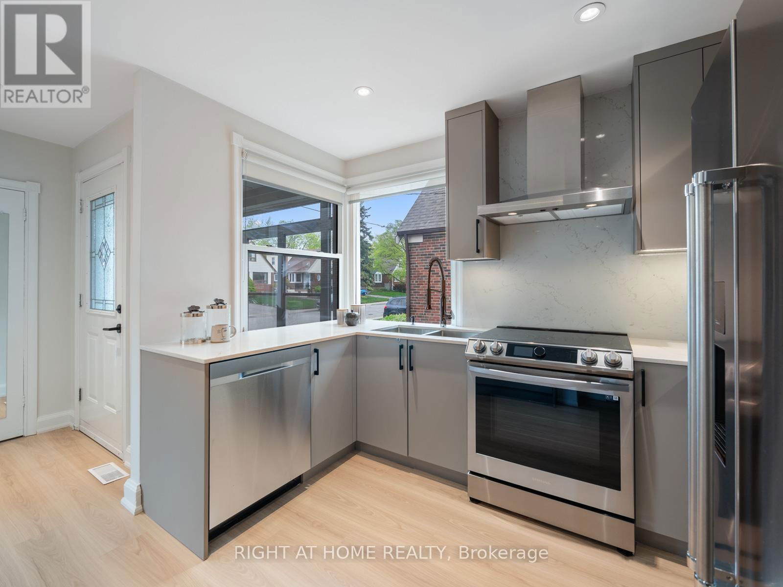 49 AMSTERDAM AVENUE Image 8