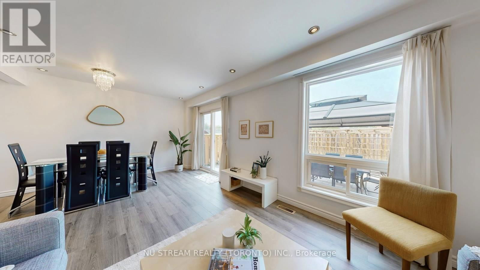 16 CARONIA SQUARE Image 11