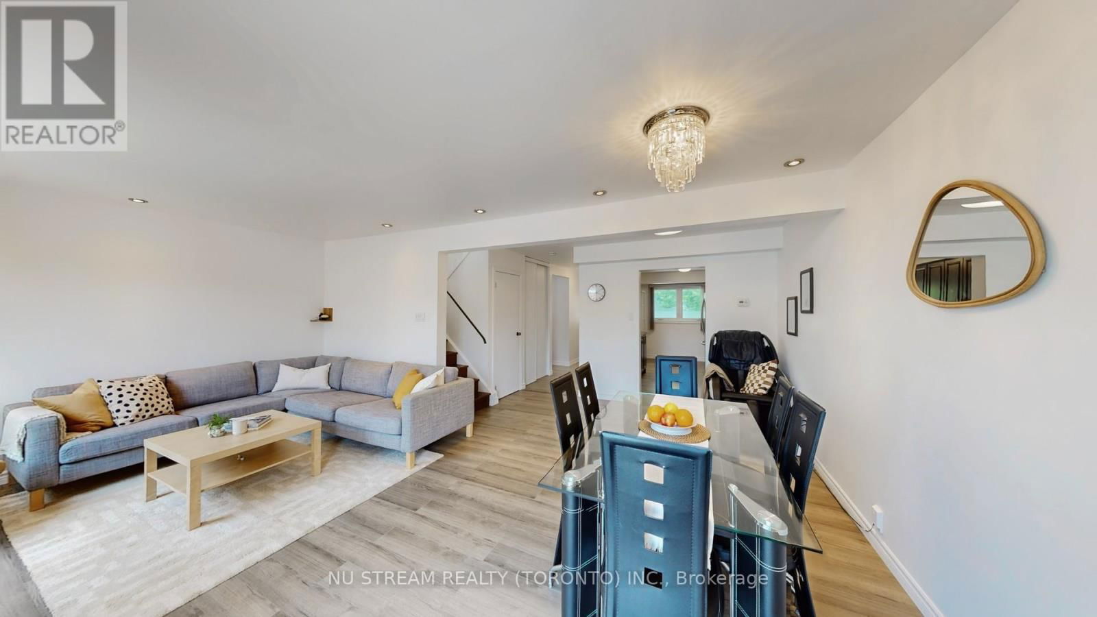 16 CARONIA SQUARE Image 13