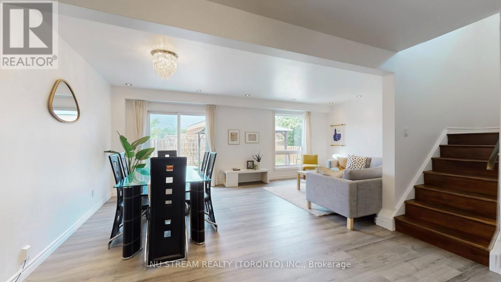 16 CARONIA SQUARE Image 14