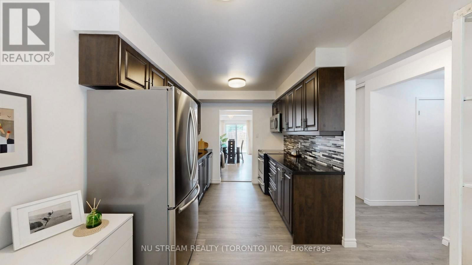 16 CARONIA SQUARE Image 15