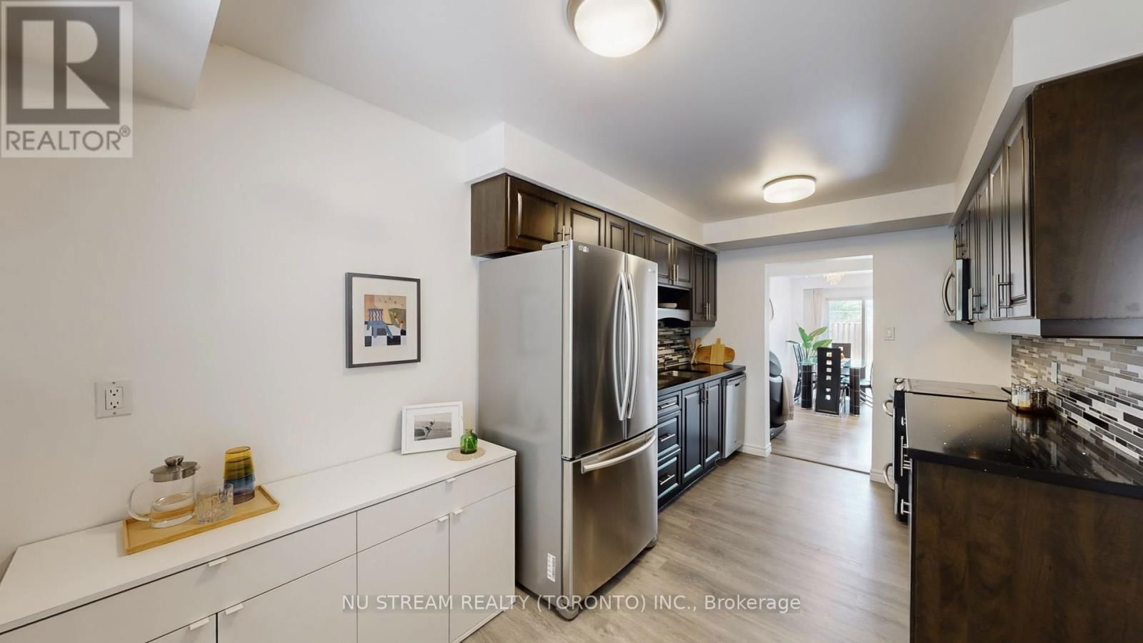 16 CARONIA SQUARE Image 16
