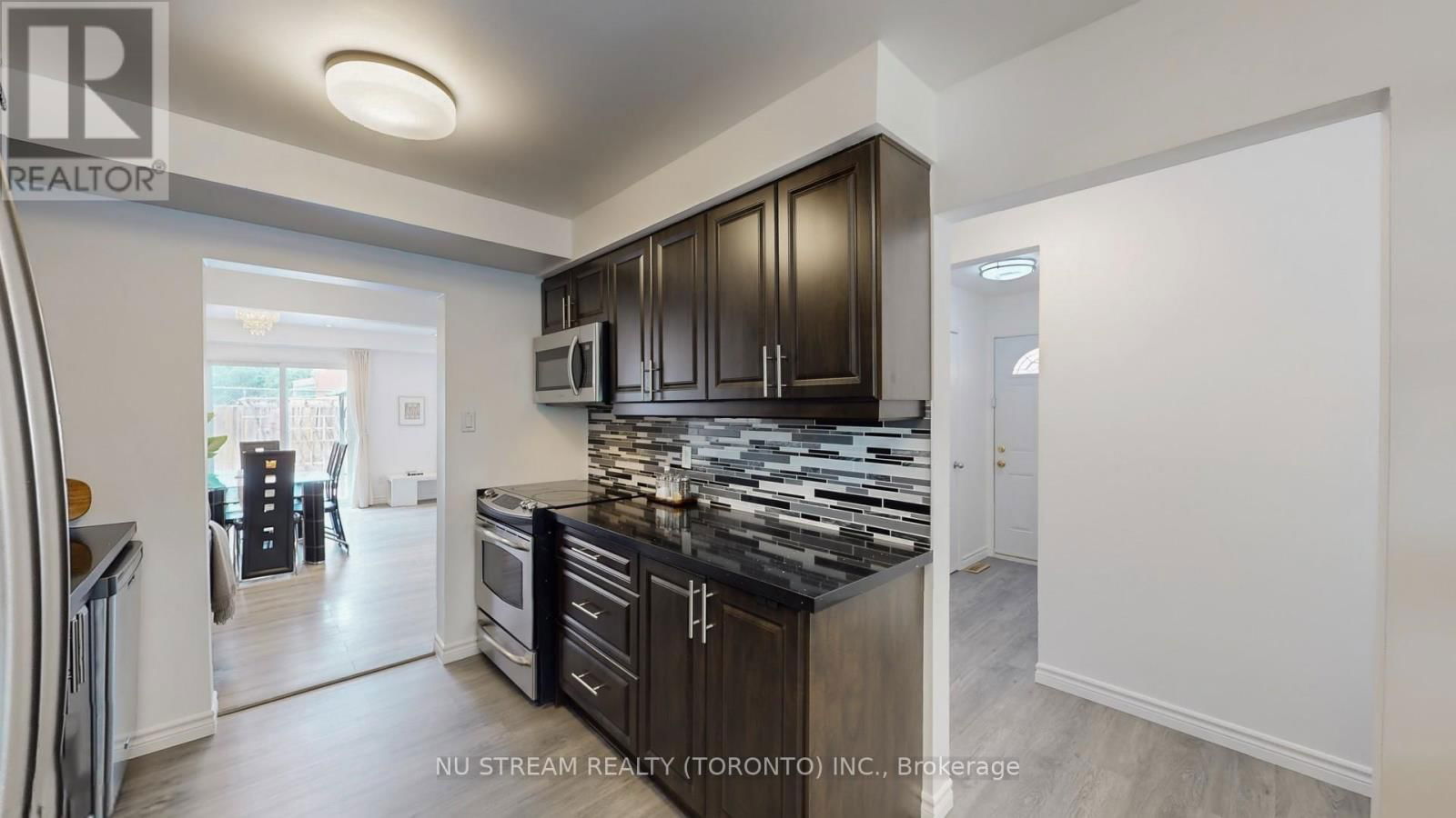 16 CARONIA SQUARE Image 17