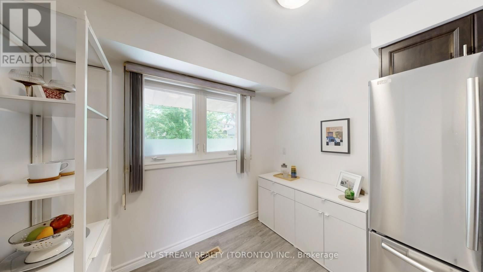 16 CARONIA SQUARE Image 18