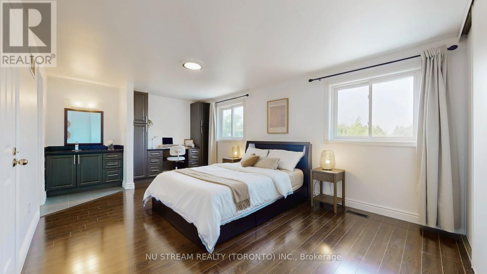 16 CARONIA SQUARE Image 20
