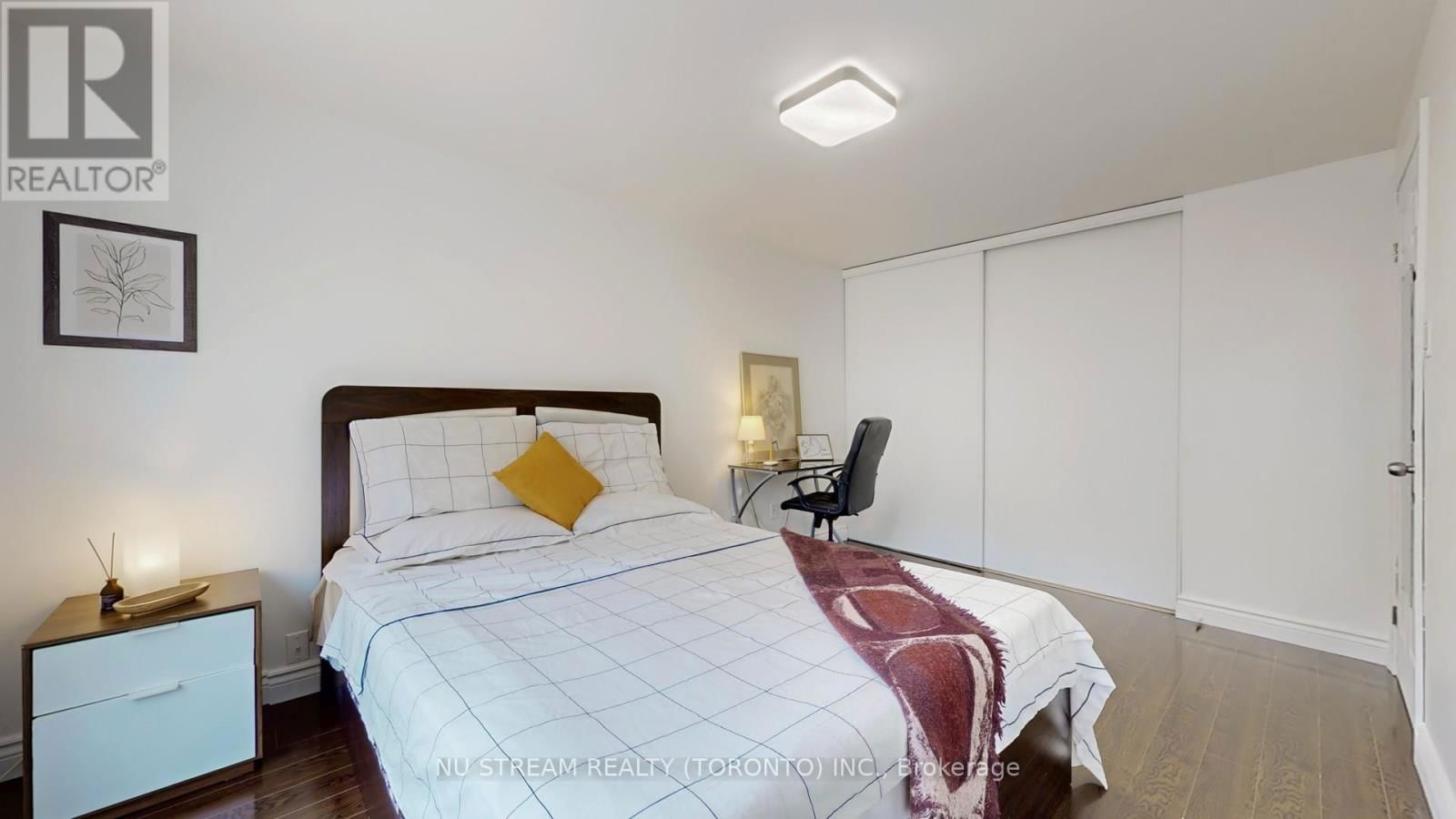 16 CARONIA SQUARE Image 26