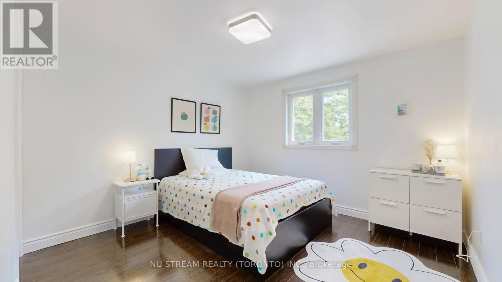 16 CARONIA SQUARE Image 27