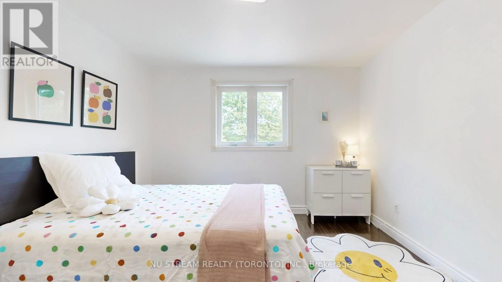16 CARONIA SQUARE Image 28