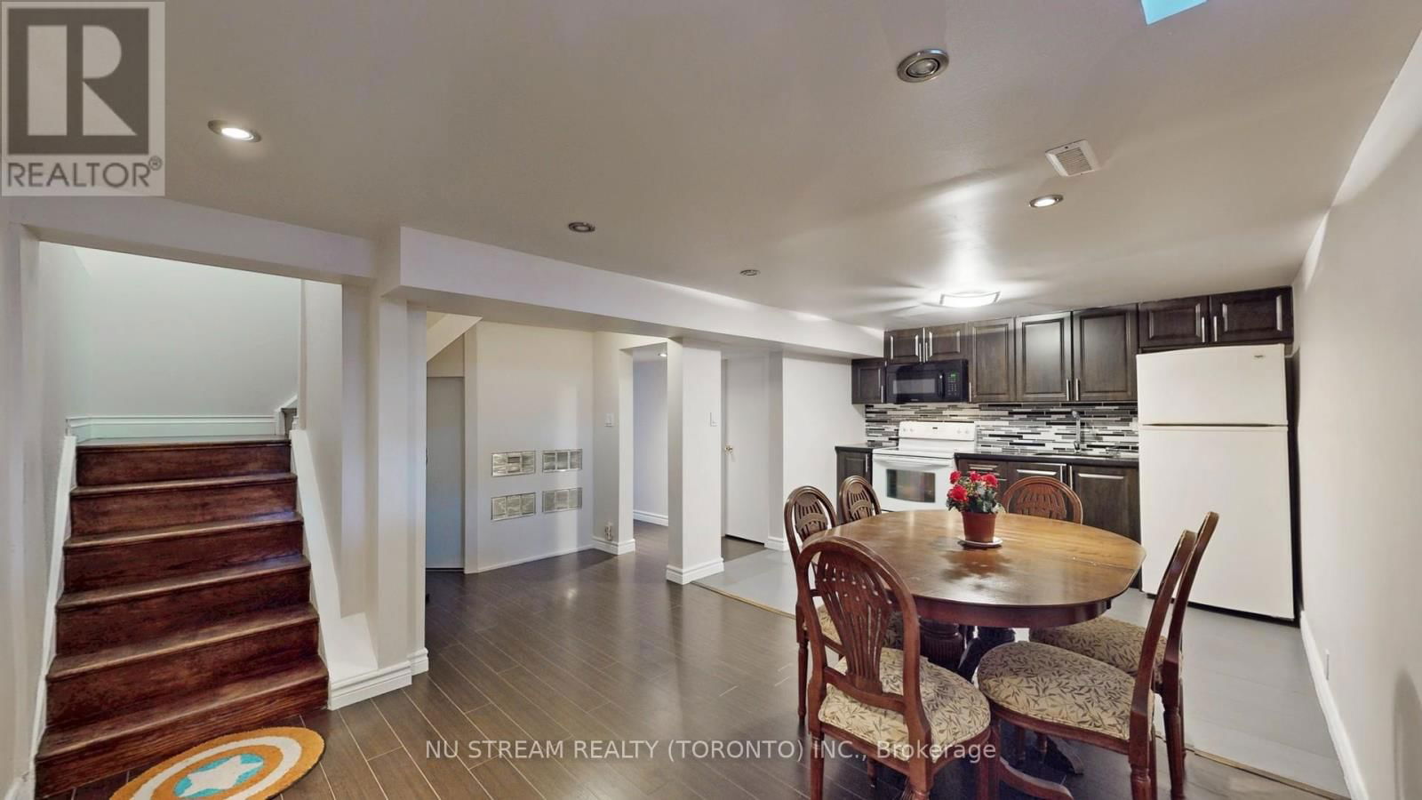 16 CARONIA SQUARE Image 31