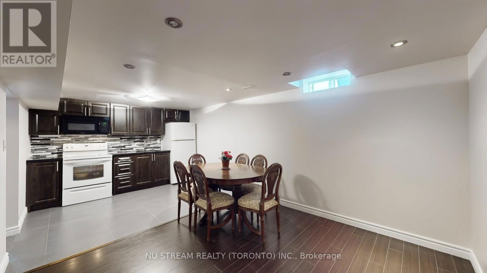 16 CARONIA SQUARE Image 32