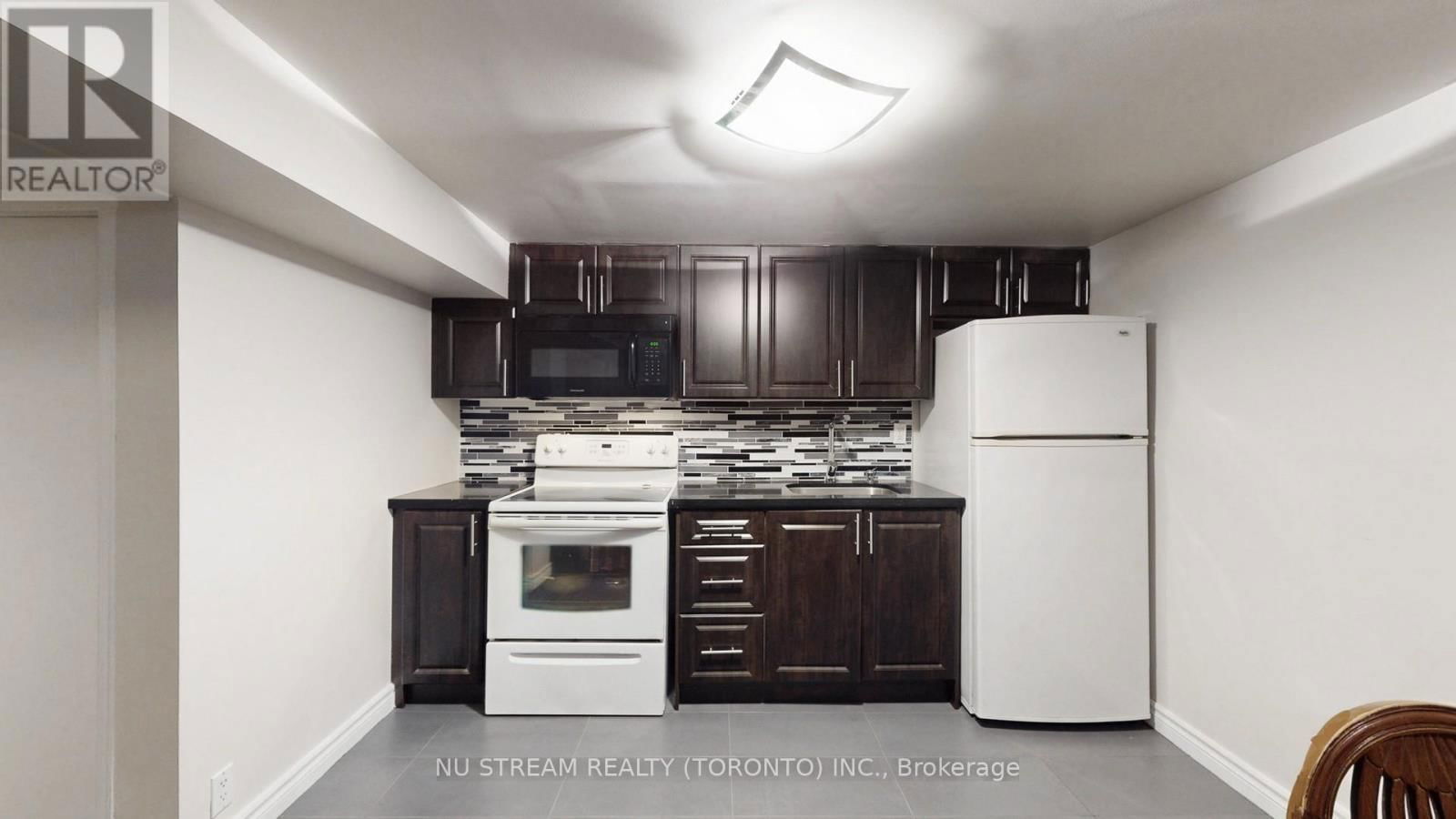 16 CARONIA SQUARE Image 33