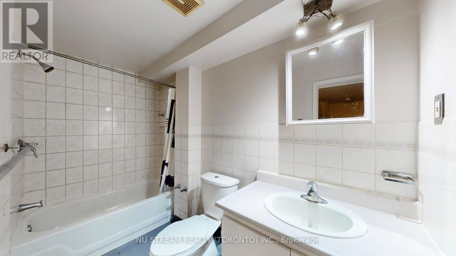 16 CARONIA SQUARE Image 36