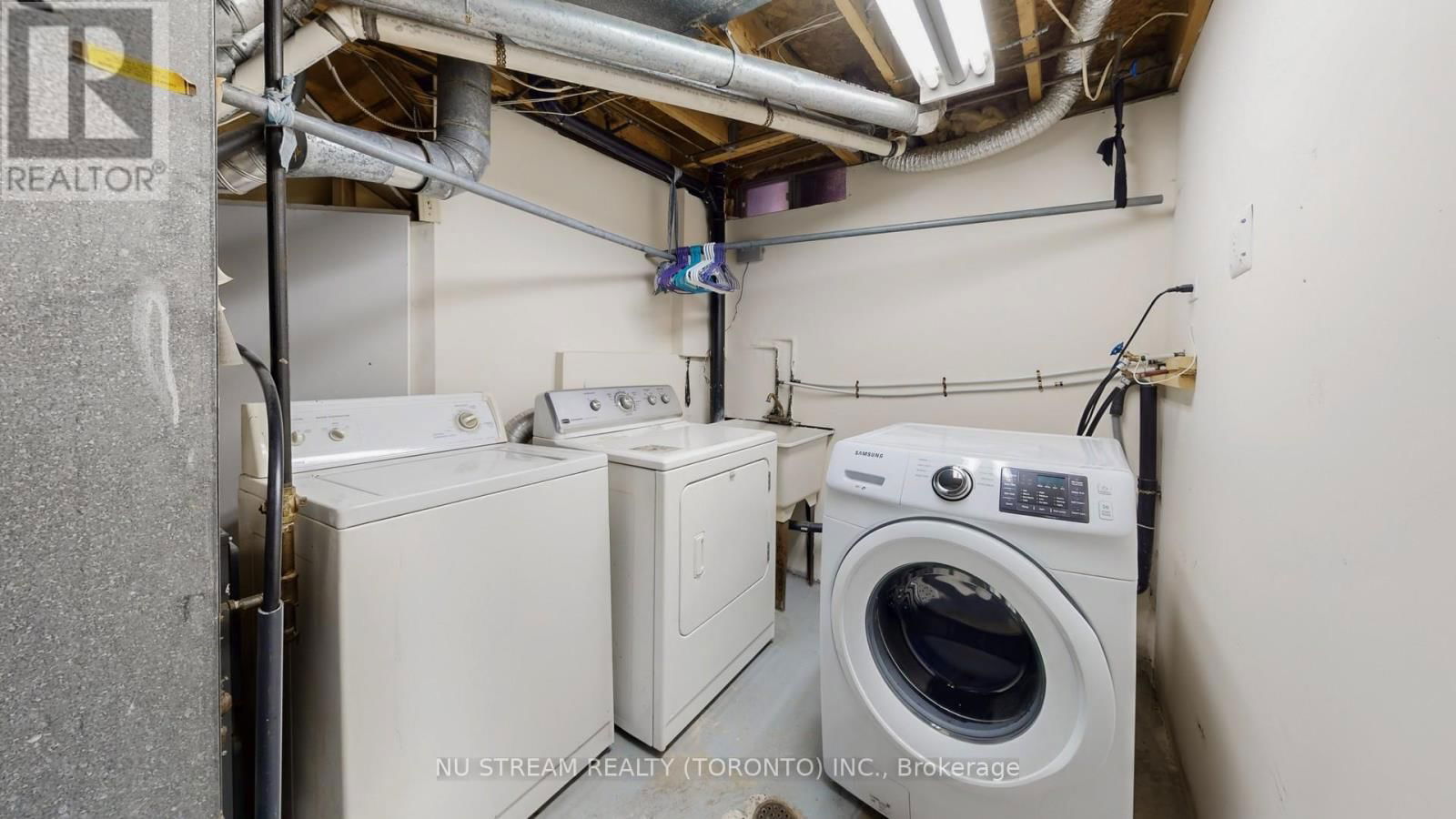 16 CARONIA SQUARE Image 37