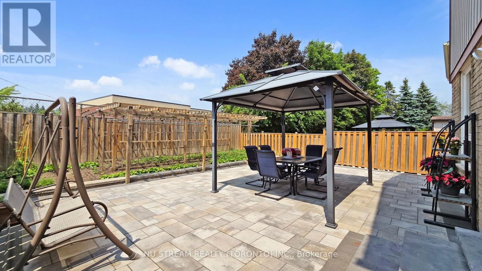 16 CARONIA SQUARE Image 41