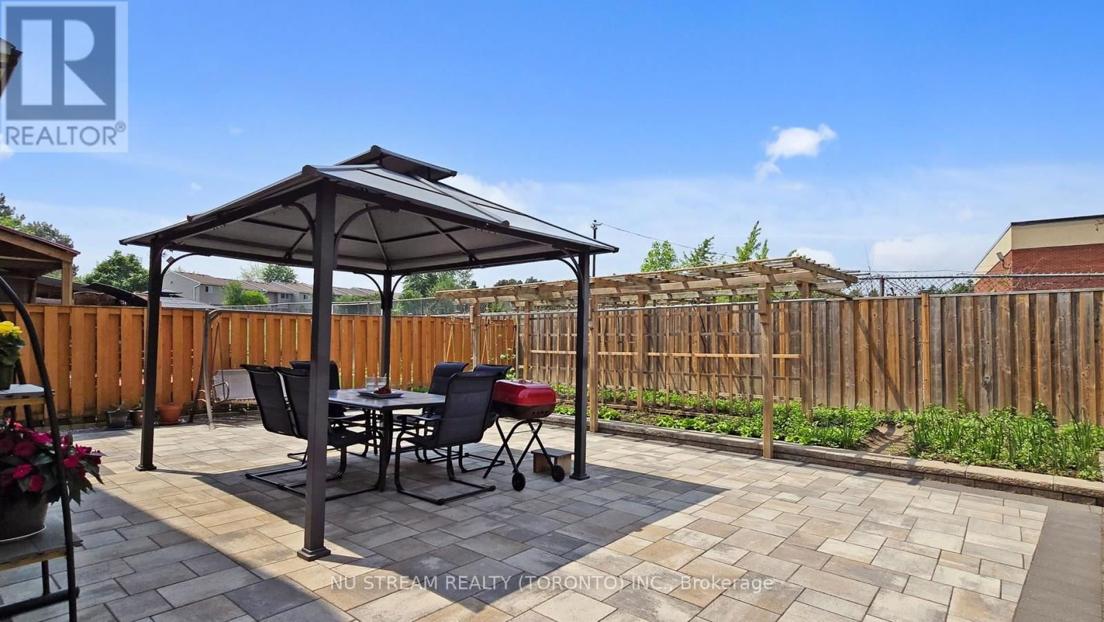 16 CARONIA SQUARE Image 42