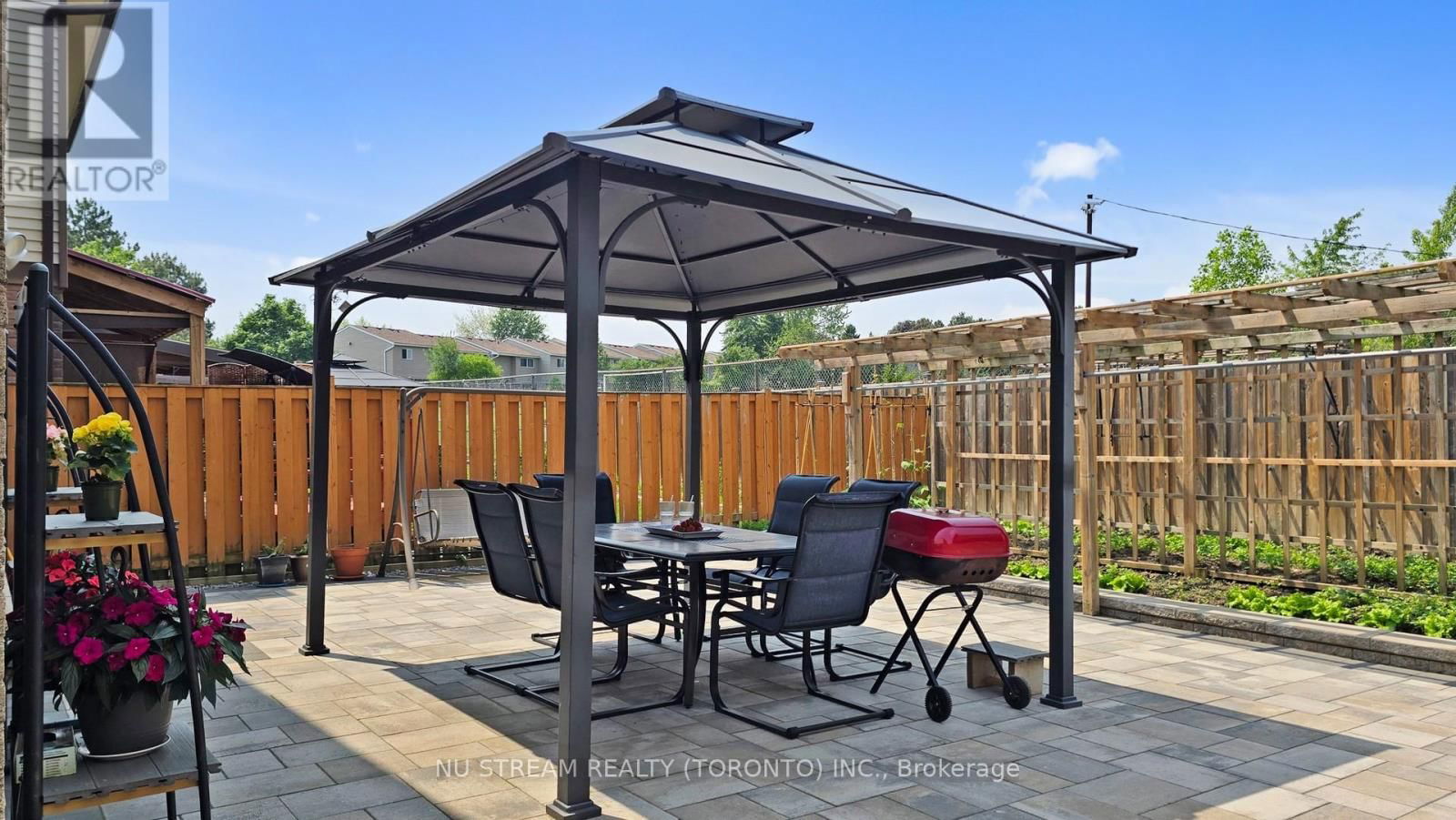 16 CARONIA SQUARE Image 44